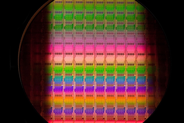 The semiconductor chip industry in the United States has suffered a heavy setback: export losses of 5.7 billion US dollars! Intel has three factories