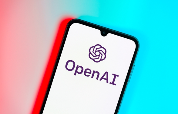 OpenAI憋不住了要造手机！