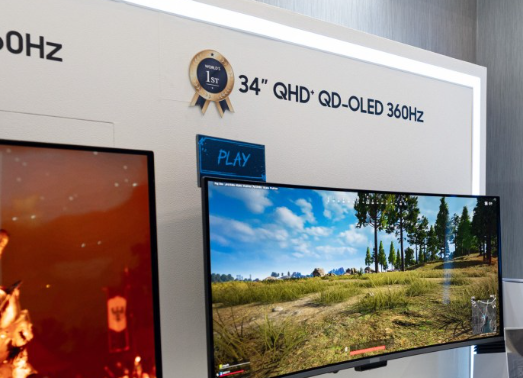 Screen world scroll king! Samsung showcases the world's first 300Hz notebook OLED screen